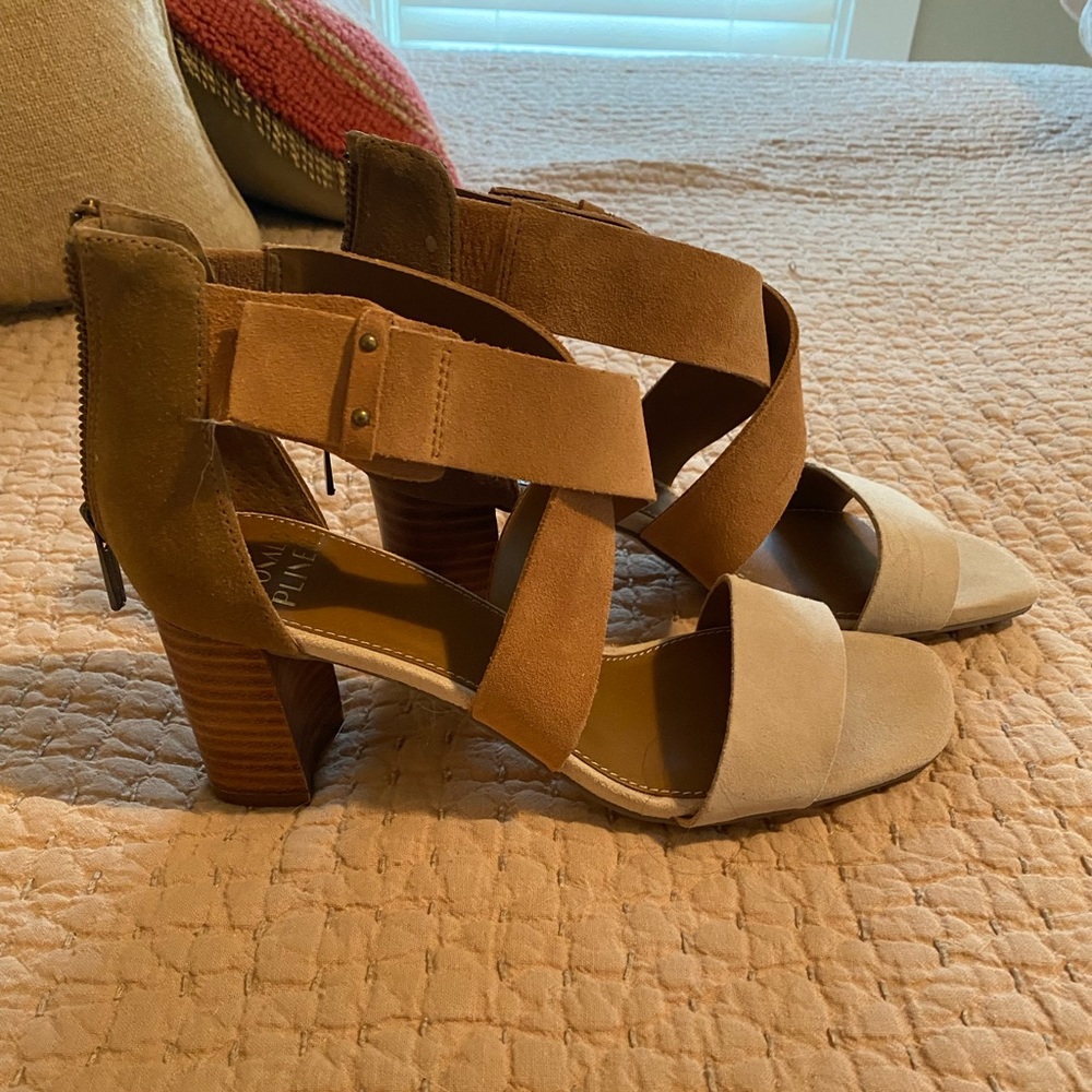 Donald Pliner. Brand new never worn